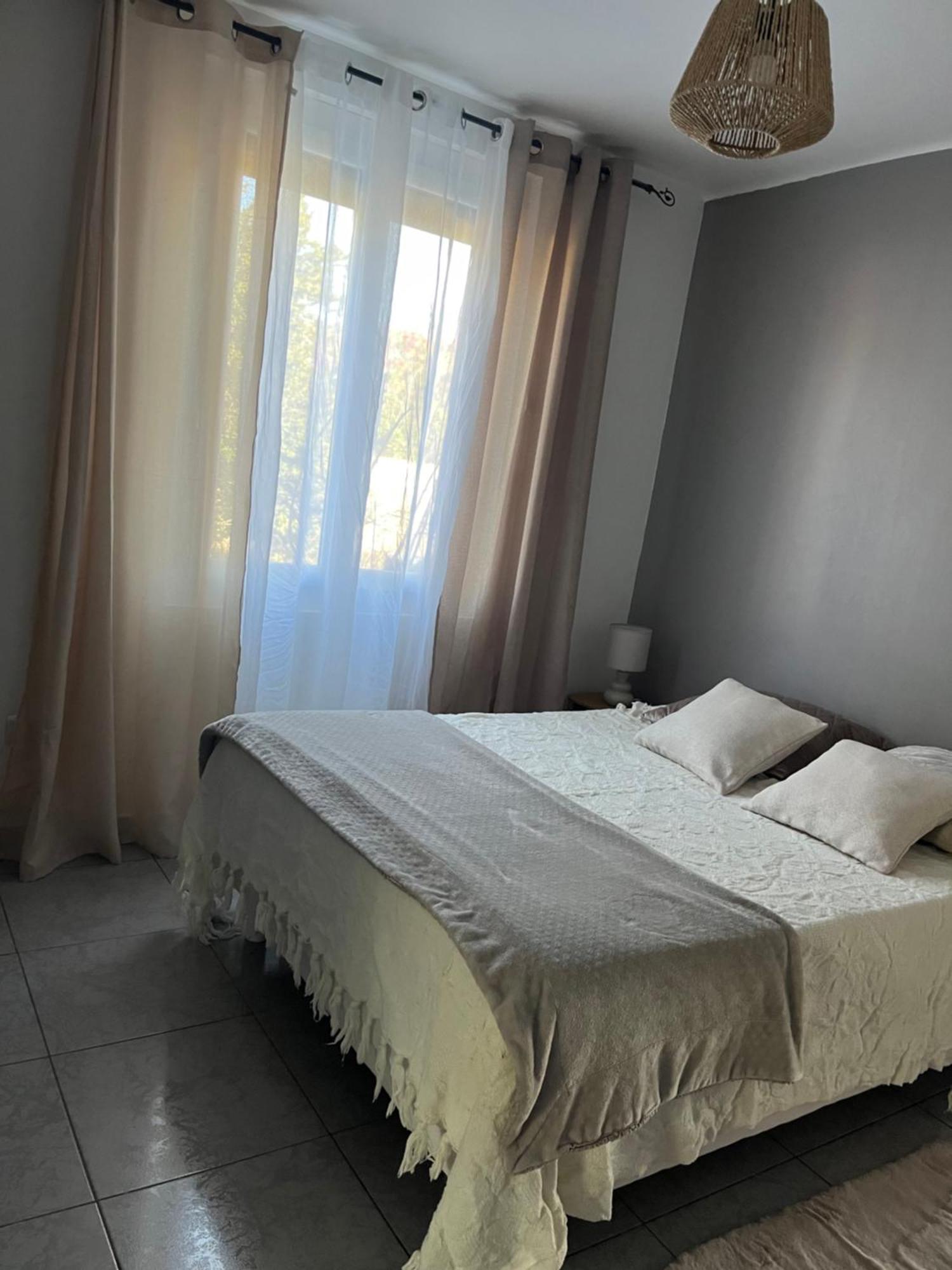 Villa Climatise Avec Piscine Et Jacuzzi Carpentras Ngoại thất bức ảnh